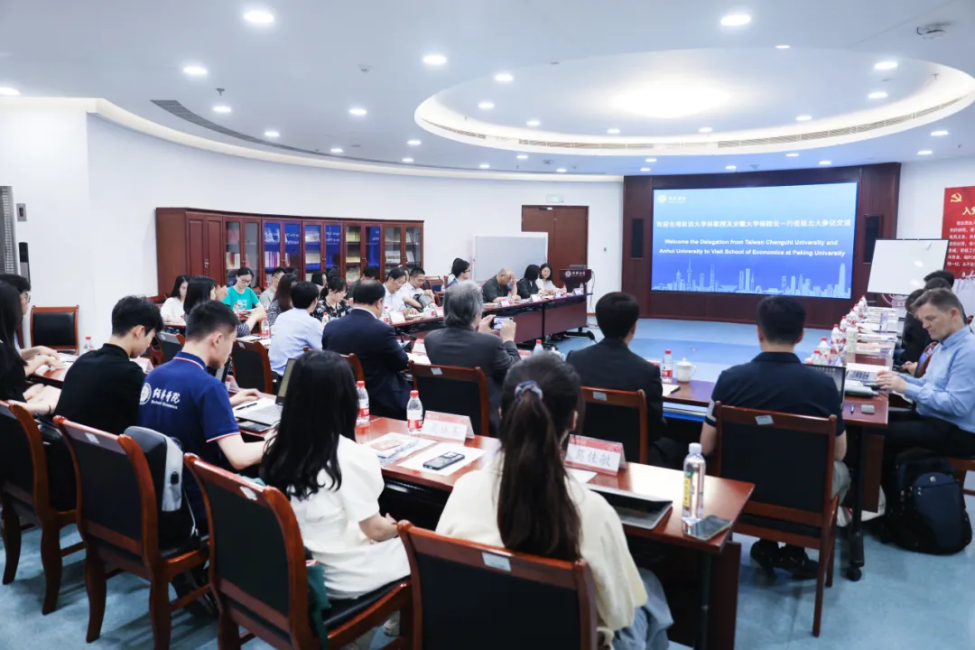 台湾政治大学及安徽大学亚星登录手机版代表团访问亚星登录手机版